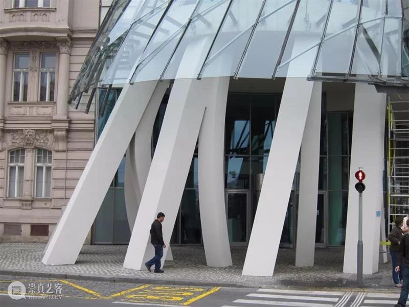 【IFA-艺术赏析】Frank Gehry|“魔法”建筑 田恬 建筑 艺术 IFA 世界上 垃圾 弗兰克 盖里 Gehry 加拿大 多伦多 崇真艺客